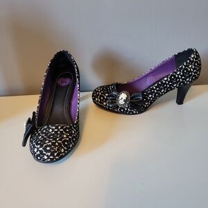 TUK Skull Cameo Heels, VGUC, Size 7